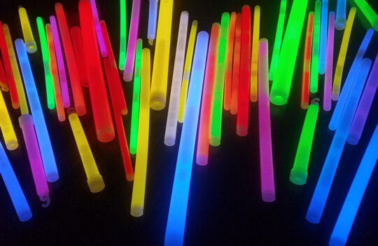 chemistry of glow sticks